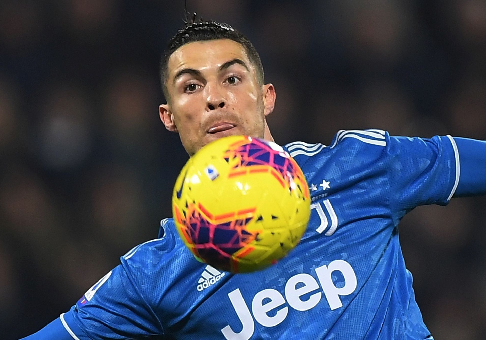 Cristiano Ronaldo z Juventusu v zápase na hřišti Spal Ferrara