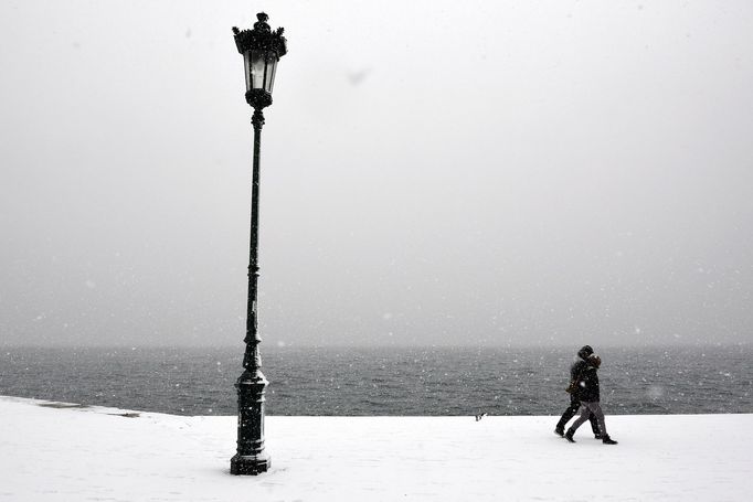 Řecko překvapil sníh. Je i na Akropoli a v Soluni