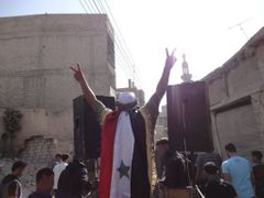 Demonstrace ve městě Sukba na východě Sýrie.