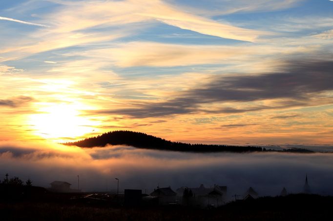 Západ slunce nad Božím Darem. Foto: Jiří Cirkovský