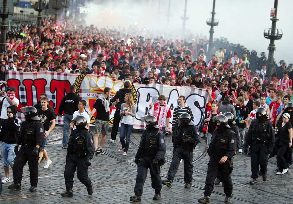 Slavia - pochod fanoušků