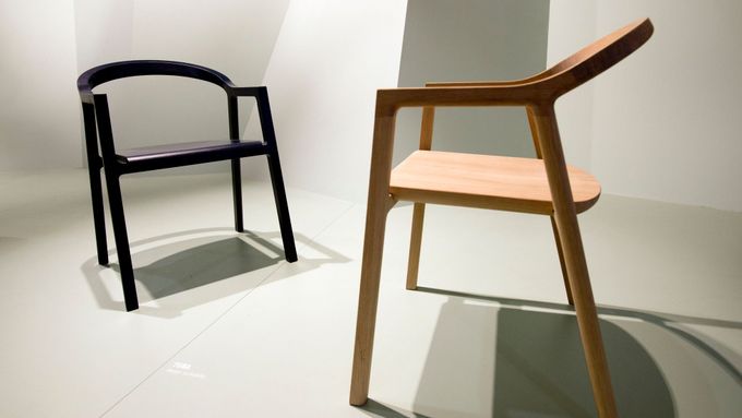 Na snímku z letošního Designbloku jsou židle od studia Moroso.