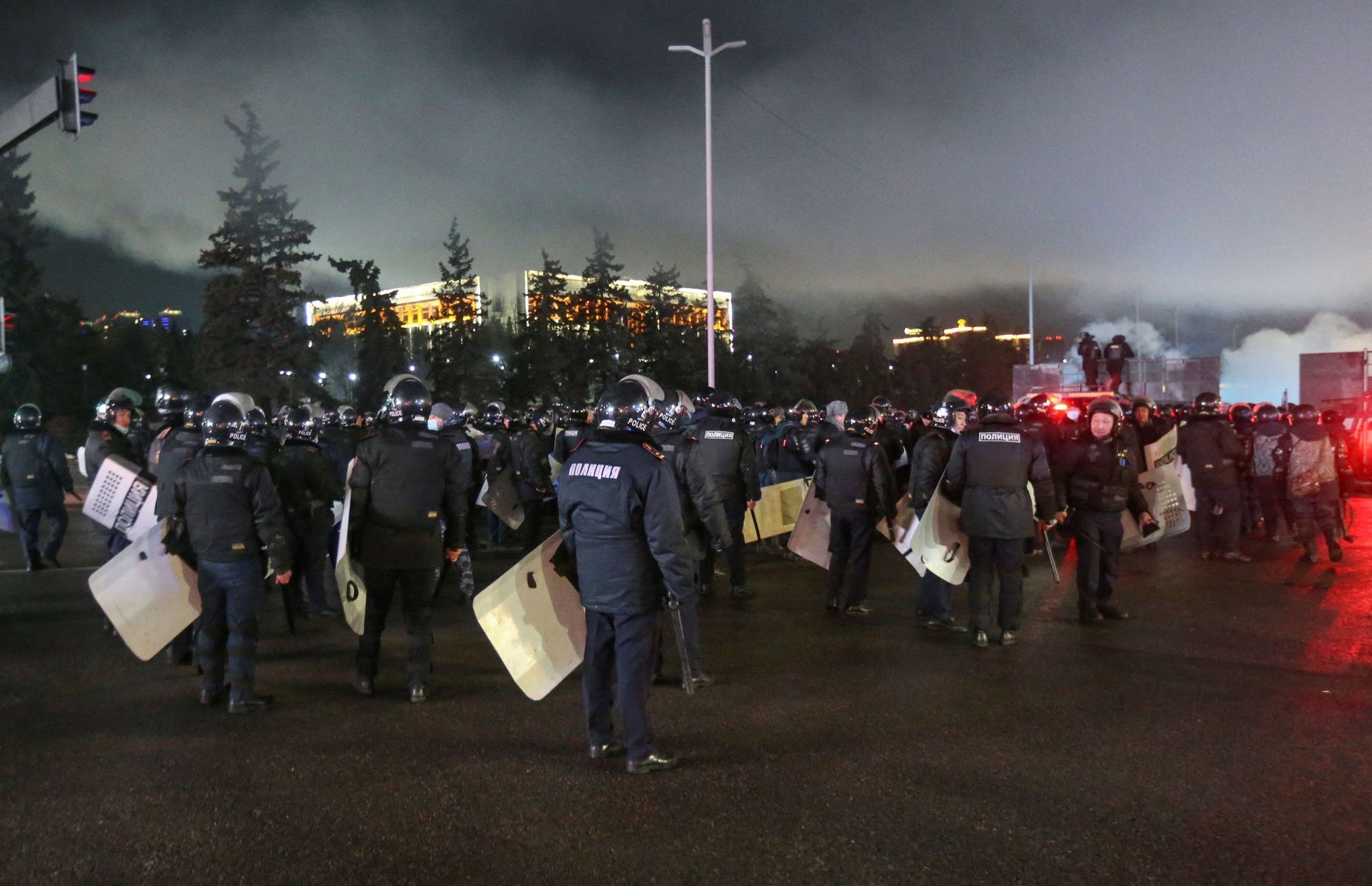 Что сейчас происходит в казахстане. Алматы протесты 2022. Протесты в Казахстане. Токаев Казахстан протесты. Алматы Казахстан беспорядки.