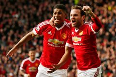 Arsenal prohrál přestřelku s United a titul se mu opět vzdálil
