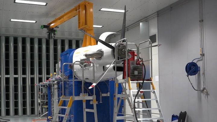 Stovky čidel, obří servery a jedna turbovrtule. Česko má nejmodernější zkušebnu světa
