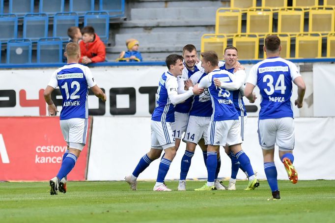 Nadstavba české fotbalové ligy 2018/19, Teplice - Mladá Boleslav: Hosté oslavují gól.