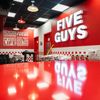 Five Guys, fastfood, jídlo, hamburger, burger, hranolky, gastronomie, Praha