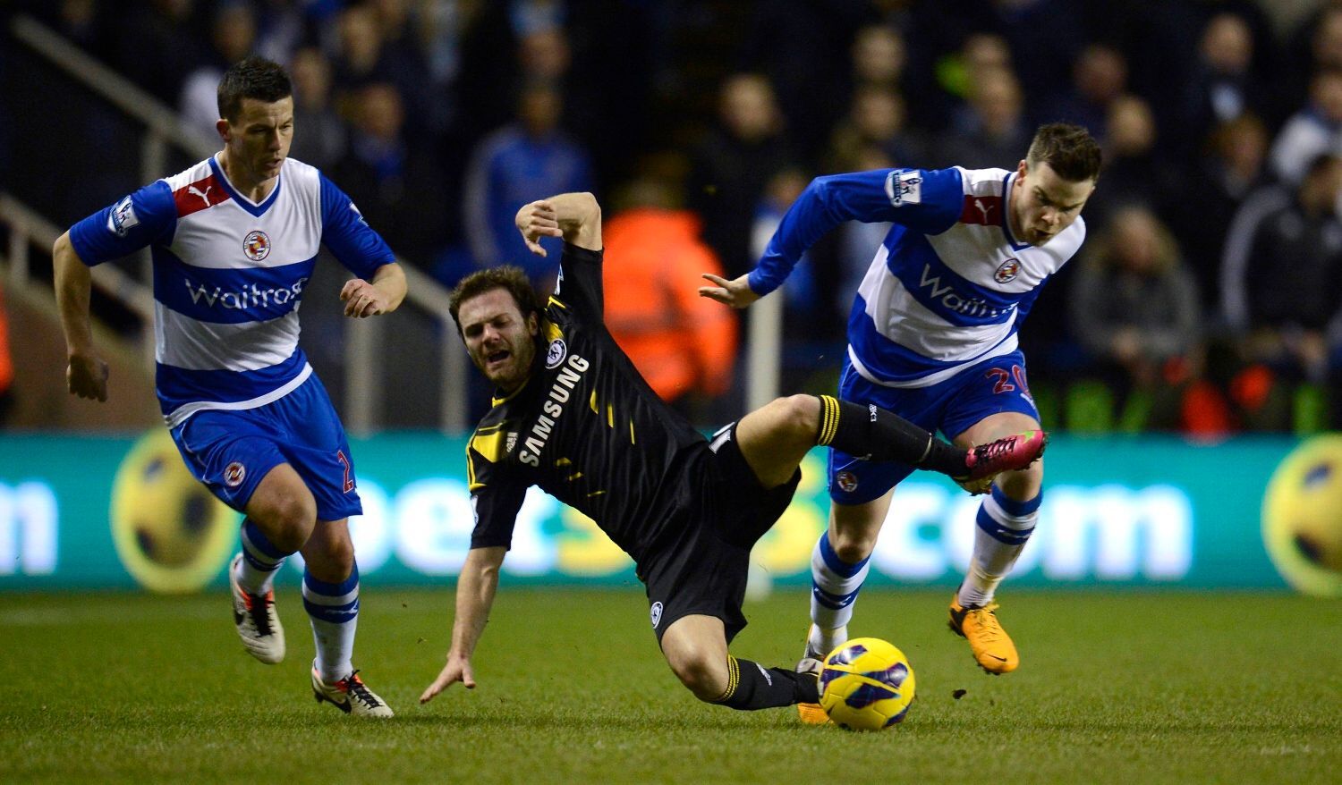 Premier League: Reading - Chelsea: Danny Guthrie (vpravo) - Juan Mata