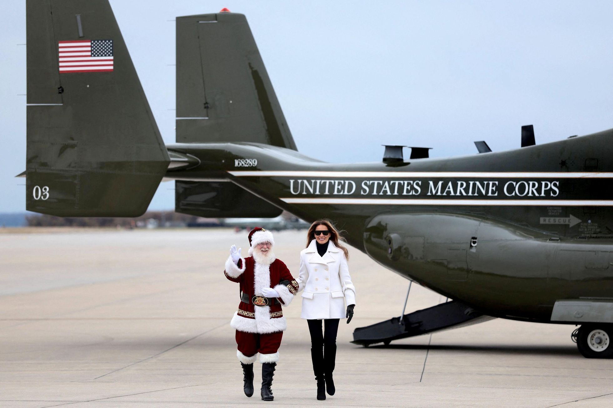 USA, Marine Corps, Melania Trump, charita, Santa Claus