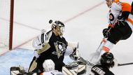 Šest gólů dostal český brankář Tomáš Vokoun v nočním utkání zámořské NHL od Philadelphie.