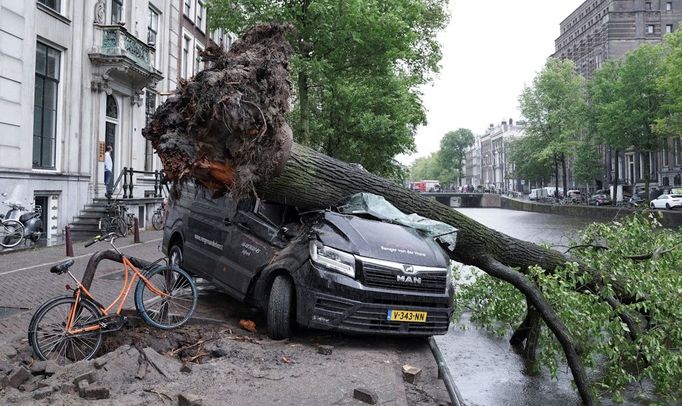 Následky bouře v Amsterodamu