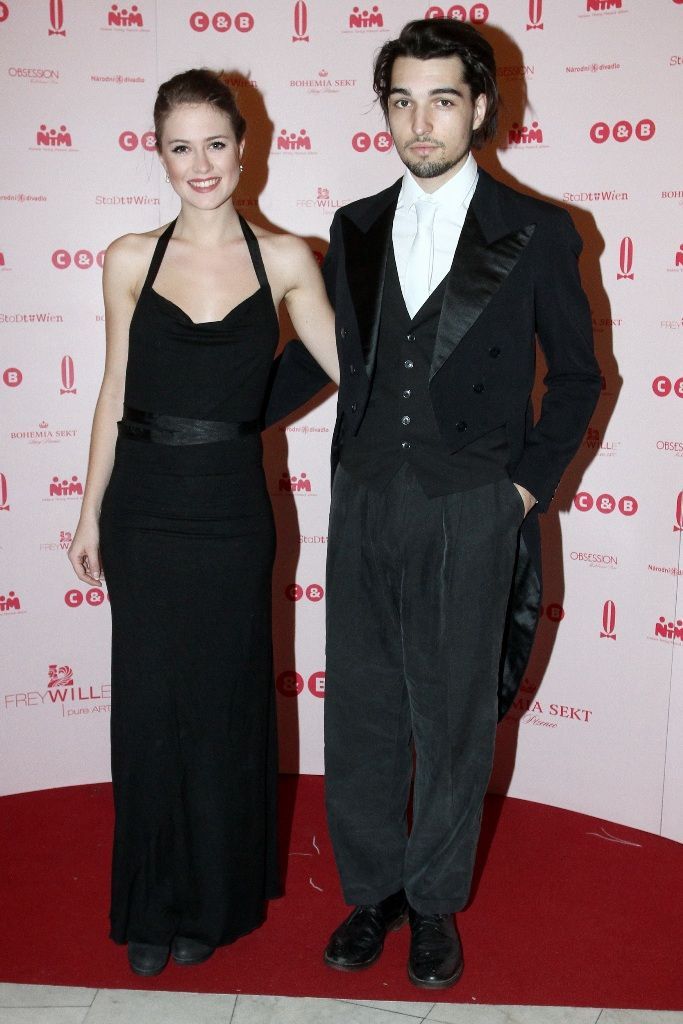 Ples v Opeře 2013 - Emma Smetana s přítelem