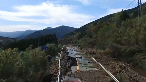 Co dokáže zemětřesení. Japonci natočili z dronu obří sesuv půdy