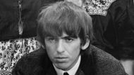 O rok později se k této dvojici přidal George Harrison a původními členy byli ještě baskytarista Stuart Sutcliffe a bubeník Pete Best.  Pod názvem Beatles hráli od srpna 1960.