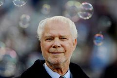 West Ham se zahalil do černé. Zemřel jeden z majitelů londýnského klubu