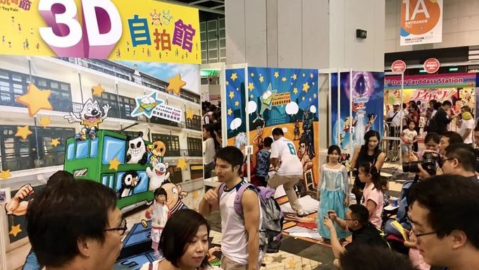 Dění na festivalu Ani-Com, největší asijské akci, která se každoročně věnuje komiksu a počítačovým hrám.