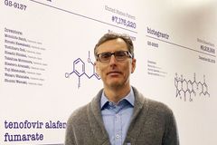 Průlom, úřad schválil injekci proti HIV. Vyvinul ji tým vedený Čechem