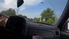 Ukrajinští vojáci ujíždějící před střelbou v Pokrovsku