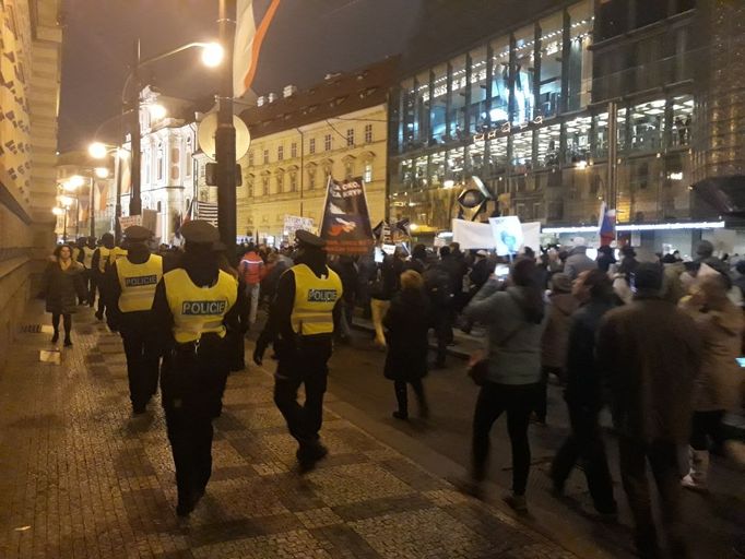 Demonstrace proti vládě Andreje Babiše na Národní třídě.