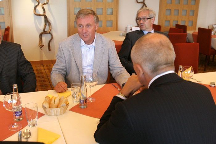 Topolánek s Bursíkem v Sokolovské uhelné pánvi