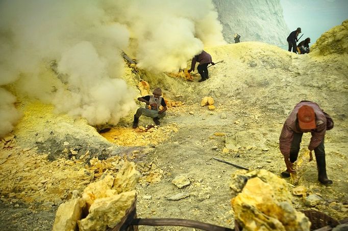 Miners working at the Ijen crater Sulfur miners in Eastern Java's famous sulfur-belching Ijen crater rely on their sheer muscle power to mine sulfur in some of the most d