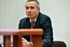 Odsouzení bývalí manažeři Čepra Kadlec a Houška nesplácejí škodu, jsou v exekuci