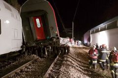 Nedaleko Vídně a Madridu došlo k vlakovým nehodám. Desítky lidí jsou zraněny