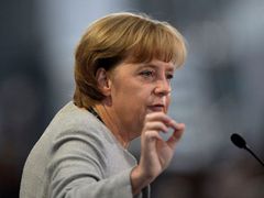 Kancléřka Merkelová si svým vystupováním v boji s krizí získala veřejnost