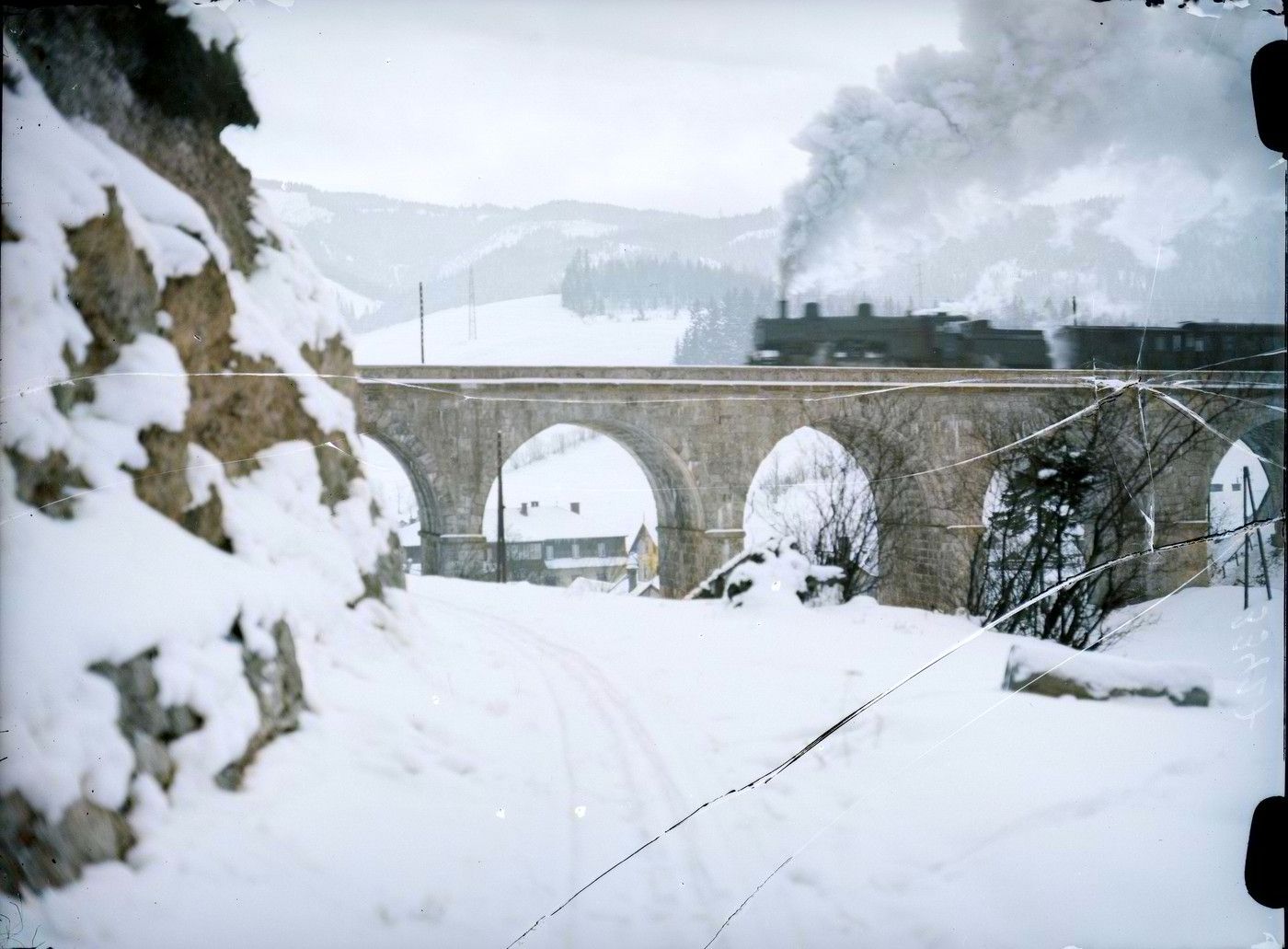 Tenkrát na železnici. Dým, pára a nostalgie: Kolorované poklady z kolejí dávných časů, železnice, historie, výročí, Magazín, kolorované fotografie