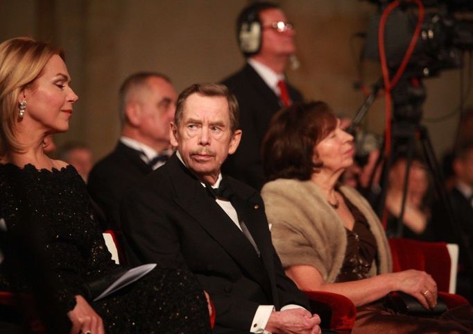 Na Hradě byl také ex-prezident Václav Havel s chotí.