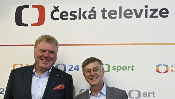 Novým šéfem České televize zvolila Rada ČT obchodního ředitele Hynka Chudárka (vpravo). Pomohlo mu odstoupení druhého finalisty Milana Fridricha (vlevo).