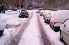 Dopravu v Česku komplikuje ujetý sníh i závěje