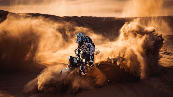 Tak fotí ti nejlepší: písečné peklo Dakaru je českou sportovní fotografií roku