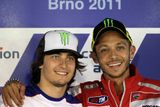Rossi zapózoval s českou nadějí MotoGP Karlem Abrahamem.