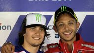 Rossi zapózoval s českou nadějí MotoGP Karlem Abrahamem.