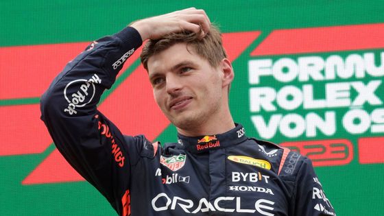 Max Verstappen z Red Bull slaví vítězství ve VC Rakouska F1 2023