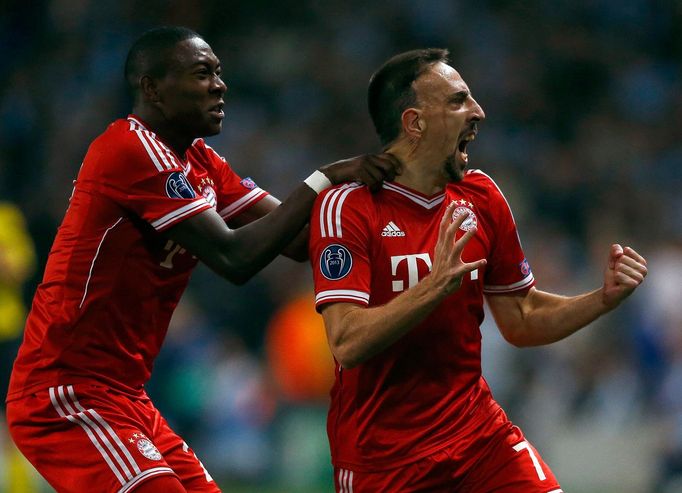 Ribéry a Alaba oslavují gól do sítě Manchesteru City