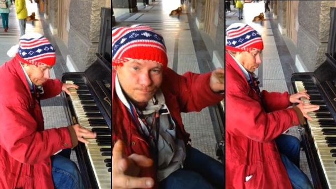 Podívejte se na pražského bezdomovce, který hraje Vltavu od Bedřicha Smetany