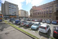 O víkendu zaparkujete v Praze zadarmo. Kvůli odstávce systémů nebudou fungovat parkovací zóny