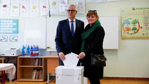 Prezidentský kandidát Ivan Korčok odvolil společně se svou manželkou Soňou ve městě Senec nedaleko Bratislavy.