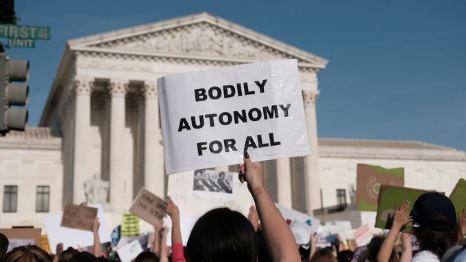 Protesty před Nejvyšším soudem USA proti konci legalizace potratů