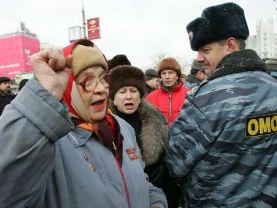Demonstranti před ruským ministerstvem obrany žádali demisi ministra Sergeje Ivanova