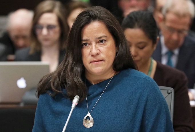 Jody Wilson-Raybouldová během svého projevu ve výboru spravedlnosti v kanadském federálním parlamentu.