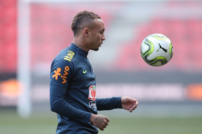 Everton Soares