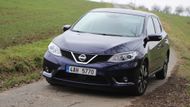 Nissan Pulsar za 358 900 korun je na tom lépe. Výbava Visia klimatizaci obsahuje a turbomotor 1.2 DIG-T je o něco svižnější.