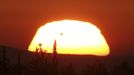 The planet Venus is seen as a black dot as it makes its transit across the sun over Amman June 6, 2012. Venus made a slow transit across the face of the sun on Tuesday, the last such passing that will be visible from Earth for 105 years. REUTERS/Ali Jarekji (JORDAN - Tags: ENVIRONMENT SCIENCE TECHNOLOGY) Published: Čer. 6, 2012, 5:45 dop.