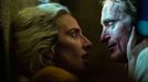 Lady Gaga a Joaquin Phoenix ve filmu Joker: Folie à Deux.