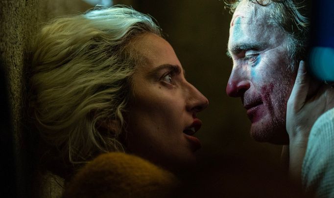 Lady Gaga a Joaquin Phoenix ve filmu Joker: Folie à Deux.