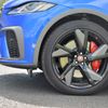 Land Rover 90 Jaguar F-Pace SVR