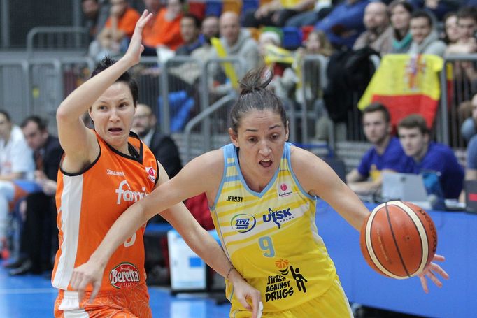 Euroliga, USK Praha- Schio: Laia Palauová (9)